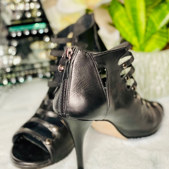 Stuart Weitzman Caged Sandals - Picture 2 of 4